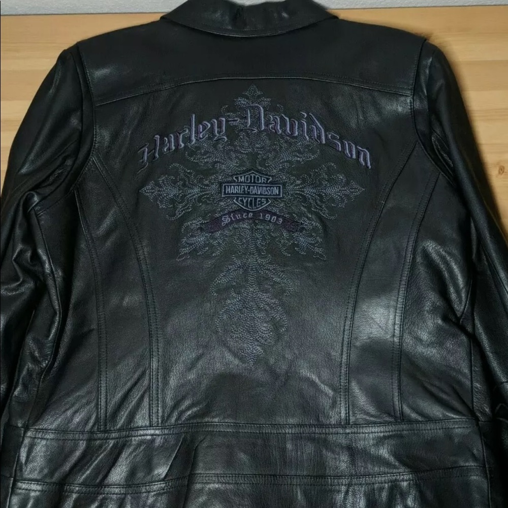 Woman leather Harley Davidson jacket size M only worn once